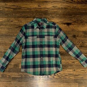 UNTICKIT Men’s long sleeve button up flannel Size: Largr slim fit
